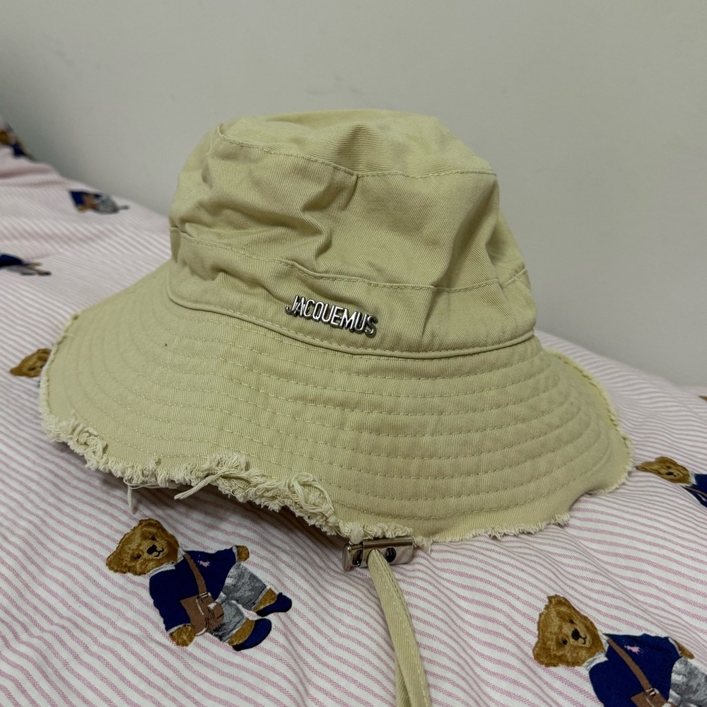 Jacquemus bucket hat